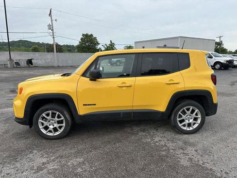 Used 2023 Jeep Renegade Latitude AWD/4WD image 3