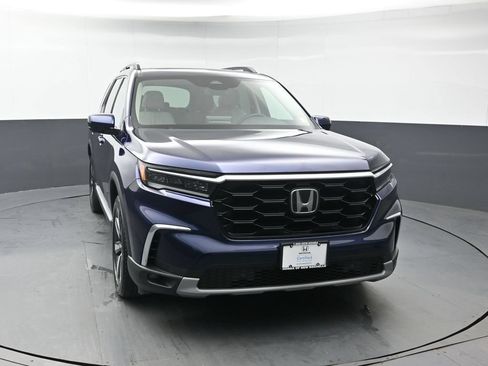 Certified 2024 Honda Pilot Touring image 10