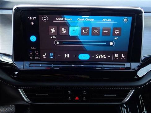 Used 2024 Volkswagen Atlas Cross Sport SE image 19