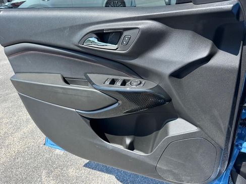 Used 2024 Chevrolet Trax RS FWD image 17
