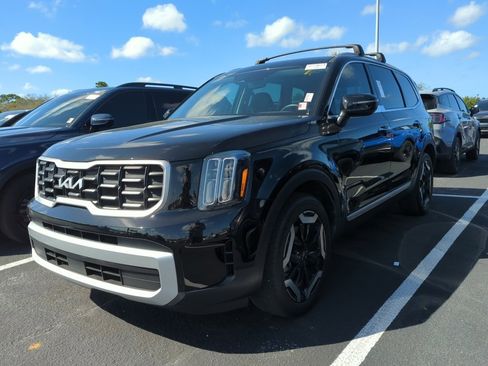 Certified 2024 Kia Telluride S image 3