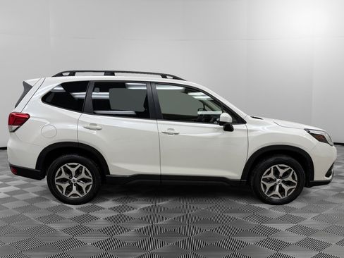 Used 2023 Subaru Forester Premium image 6