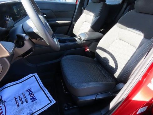 Used 2025 Nissan Kicks SV image 38