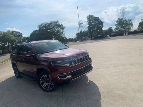 Used 2022 Jeep Wagoneer Series III RWD image 7