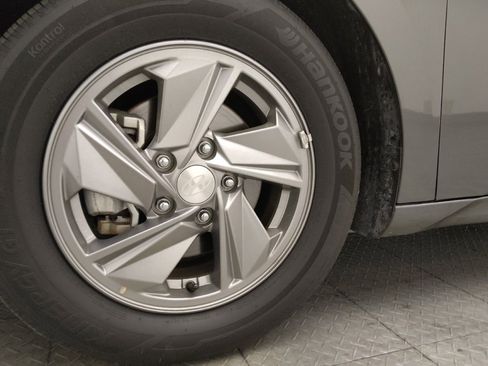 Used 2025 Hyundai Elantra SE image 31