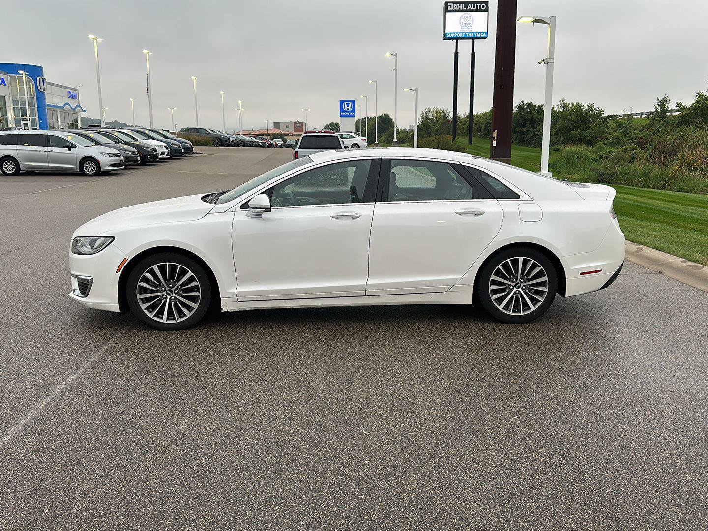 Used 2017 Lincoln MKZ Select w/ Select Plus Package AWD/4WD image 6