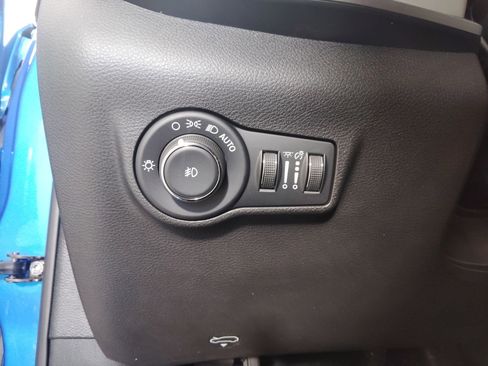 Used 2025 Jeep Compass Limited w/ Elite Group image 17