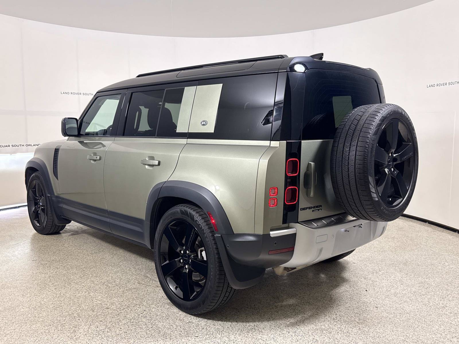 Used 2020 Land Rover Defender 110 SE AWD/4WD image 3