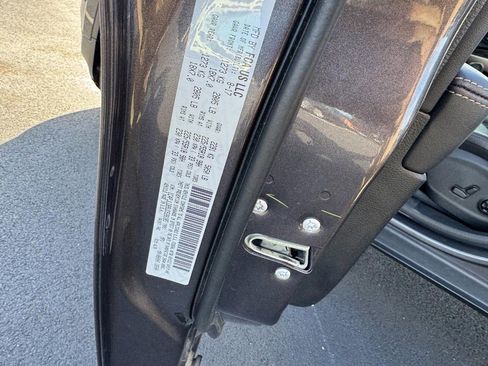 Used 2018 Jeep Cherokee Limited image 24