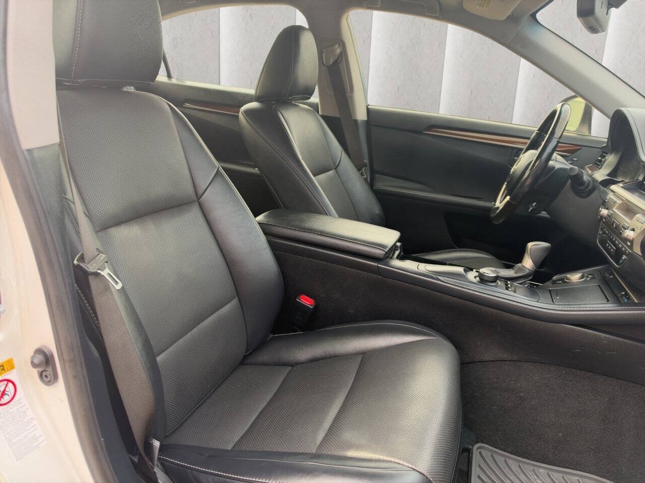 Used 2016 Lexus ES 350 w/ Premium Package w/Wood Trim FWD image 11