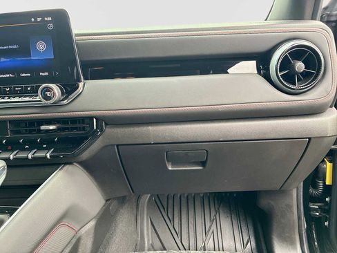 Certified 2025 Chevrolet Colorado Z71 w/ Midnight Edition image 29