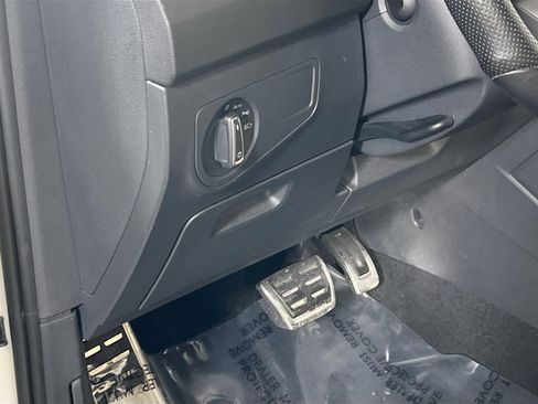 Used 2023 Volkswagen Tiguan SE R-Line AWD/4WD image 10