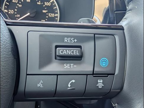 Used 2023 Nissan Pathfinder SL AWD/4WD image 16