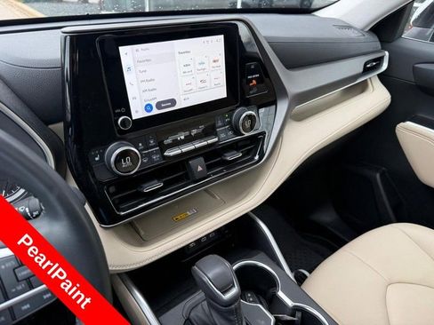 Used 2023 Toyota Highlander XLE image 26