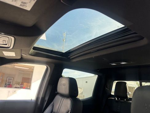 Used 2020 Chevrolet Silverado 1500 High Country w/ Technology Package image 9