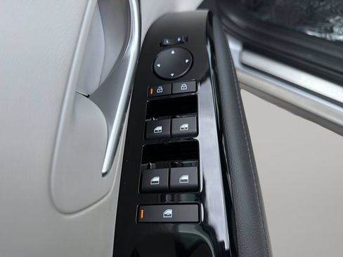 Used 2025 Hyundai Tucson Limited FWD image 18