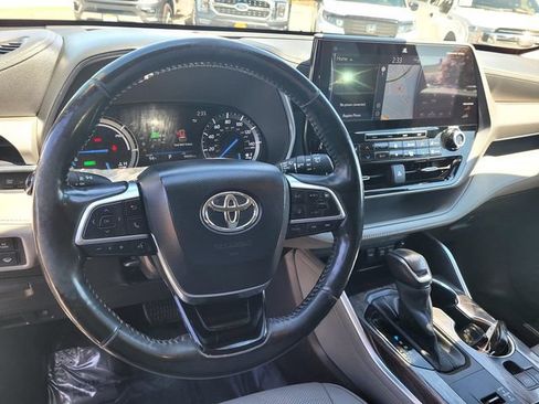Used 2021 Toyota Highlander Platinum AWD/4WD image 9