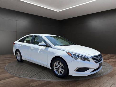 Used 2017 Hyundai Sonata SE FWD image 2