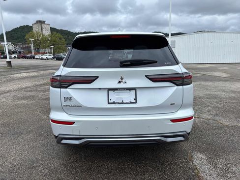 Used 2025 Mitsubishi Outlander SE AWD/4WD image 4