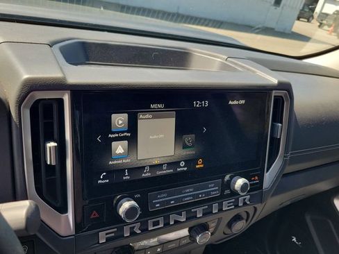 Used 2025 Nissan Frontier SV w/ SV Convenience Package image 17