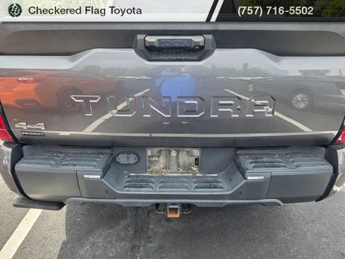 Used 2022 Toyota Tundra SR5 w/ SR5 Convenience Package AWD/4WD image 8