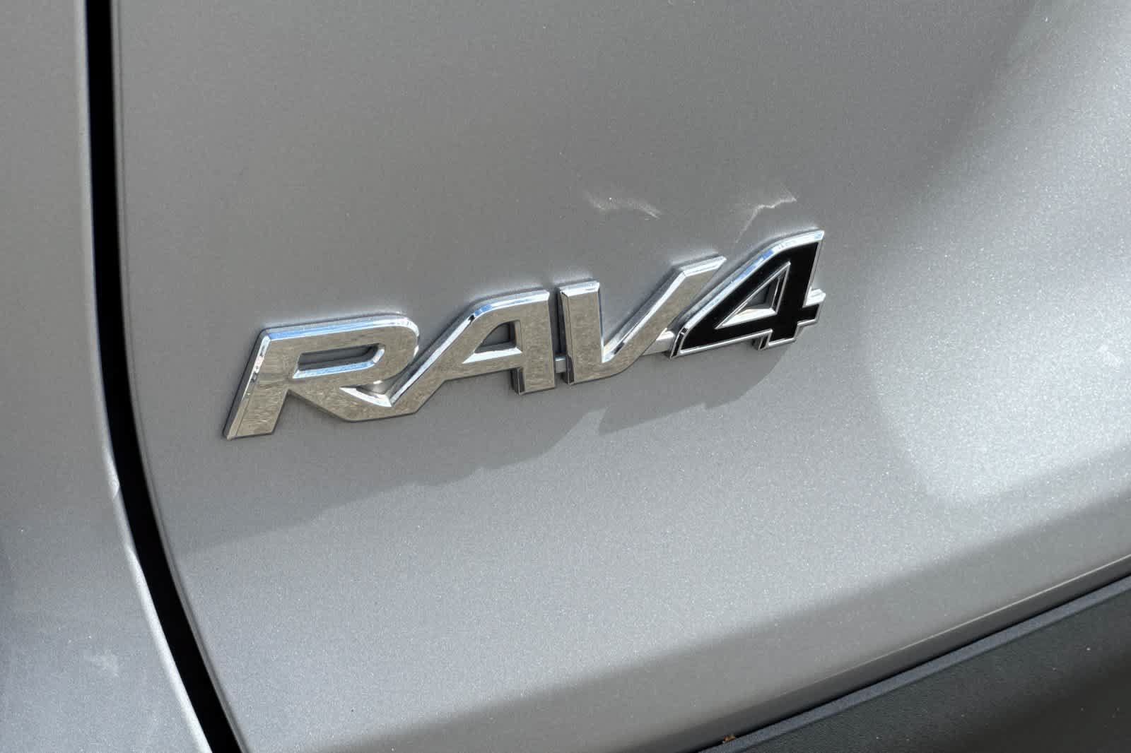 Used 2022 Toyota RAV4 XLE AWD/4WD image 31