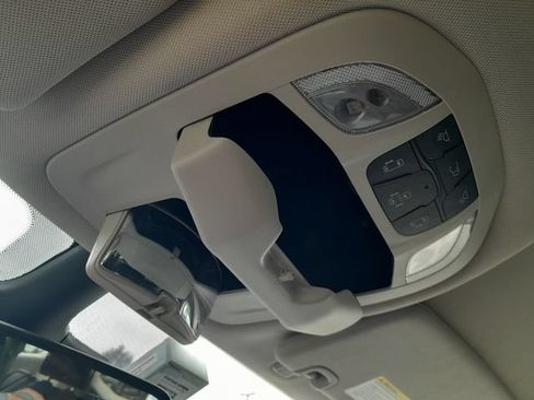 Used 2023 Chrysler Pacifica Touring-L FWD image 27