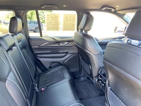 Used 2025 Jeep Grand Cherokee Altitude AWD/4WD image 21