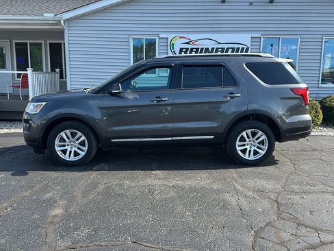 Used 2018 Ford Explorer XLT w/ Equipment Group 202A AWD/4WD image 4