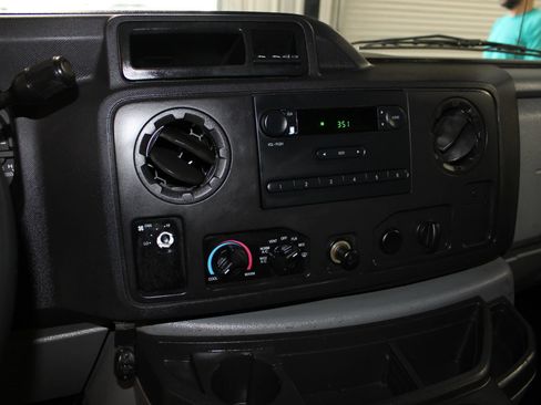 Used 2009 Ford E-350 and Econoline 350 Super Duty RWD image 13