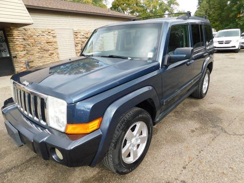 Used 2008 Jeep Commander Sport image 4