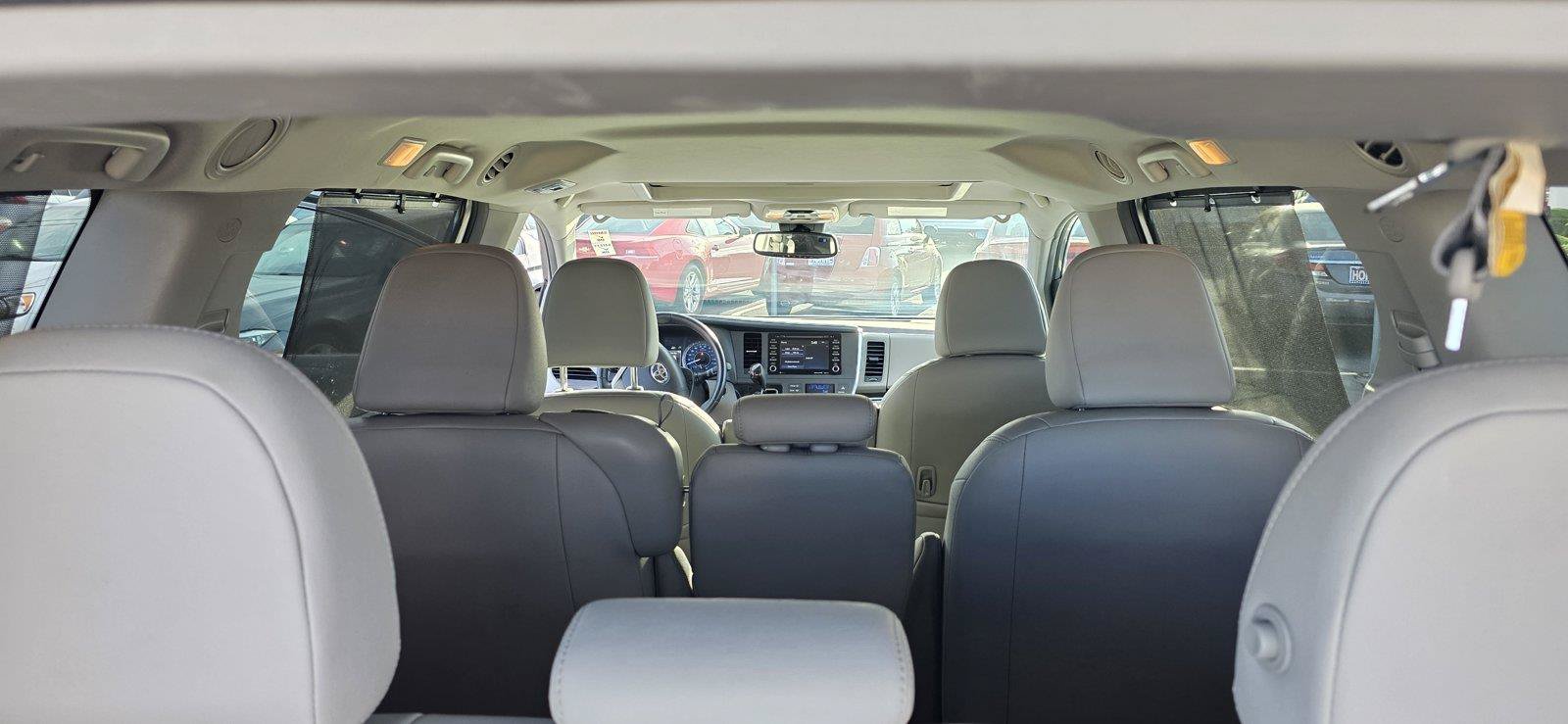 Used 2018 Toyota Sienna XLE FWD image 11