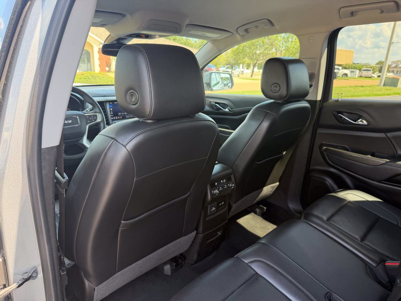 Used 2023 GMC Acadia SLT AWD/4WD image 15