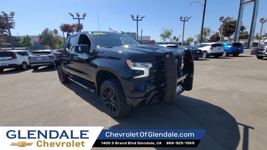 Used 2024 Chevrolet Silverado 1500 LT Trail Boss w/ LT Trail Boss Premium Package AWD/4WD image 3