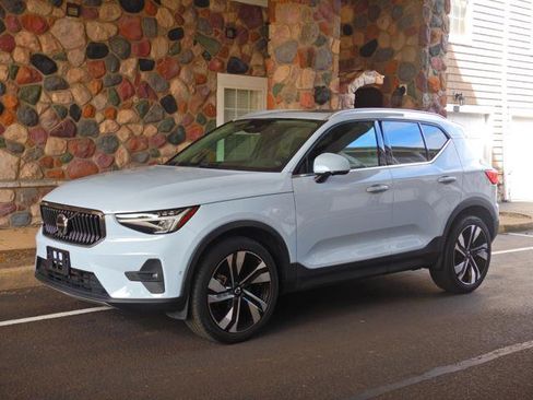 Used 2024 Volvo XC40 B5 Plus w/ Protection Package Premier AWD/4WD image 20