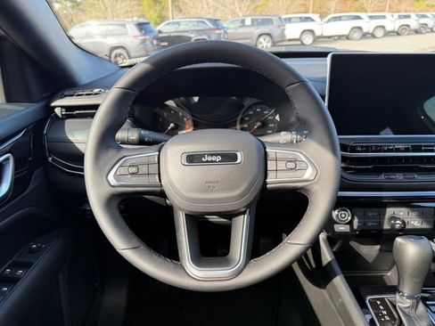 New 2026 Jeep Compass Latitude image 19