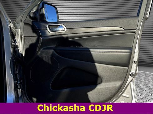 Used 2021 Jeep Grand Cherokee Laredo X image 27