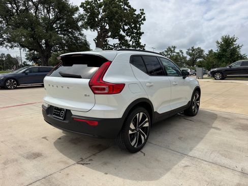 Certified 2023 Volvo XC40 B4 Plus w/ Protection Package Premier FWD image 6
