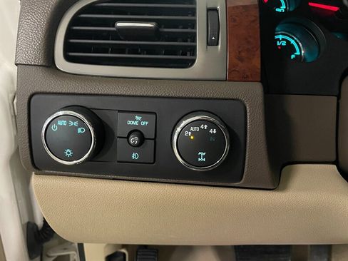 Used 2012 Chevrolet Suburban LTZ AWD/4WD image 15