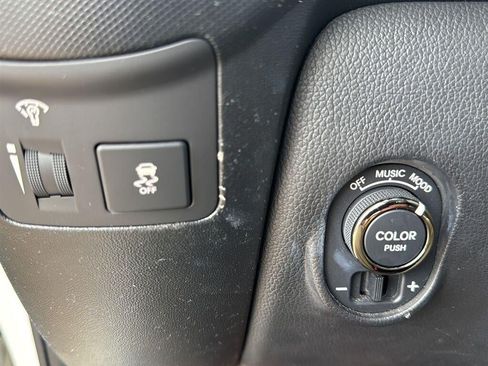 Used 2011 Kia Soul + FWD image 19