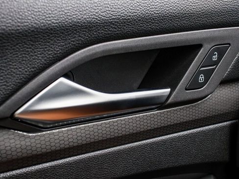 Used 2024 Volkswagen GTI SE image 9