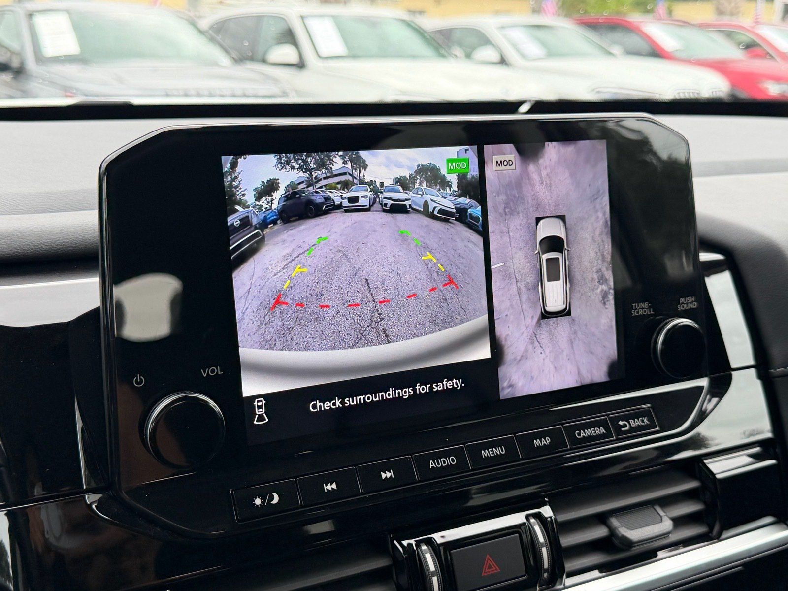 Used 2025 Nissan Pathfinder SL FWD image 21