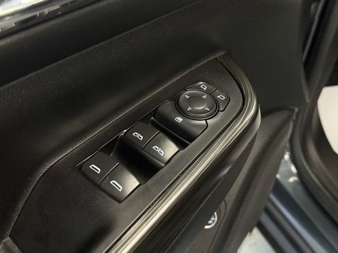 Used 2020 GMC Acadia SLT w/ Driver Alert Package II AWD/4WD image 17