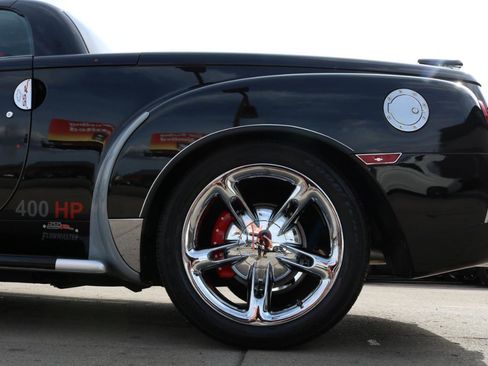 Used 2004 Chevrolet SSR w/ Preferred Equipment Group RWD image 27