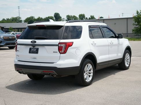 Used 2017 Ford Explorer XLT w/ Equipment Group 202A AWD/4WD image 5