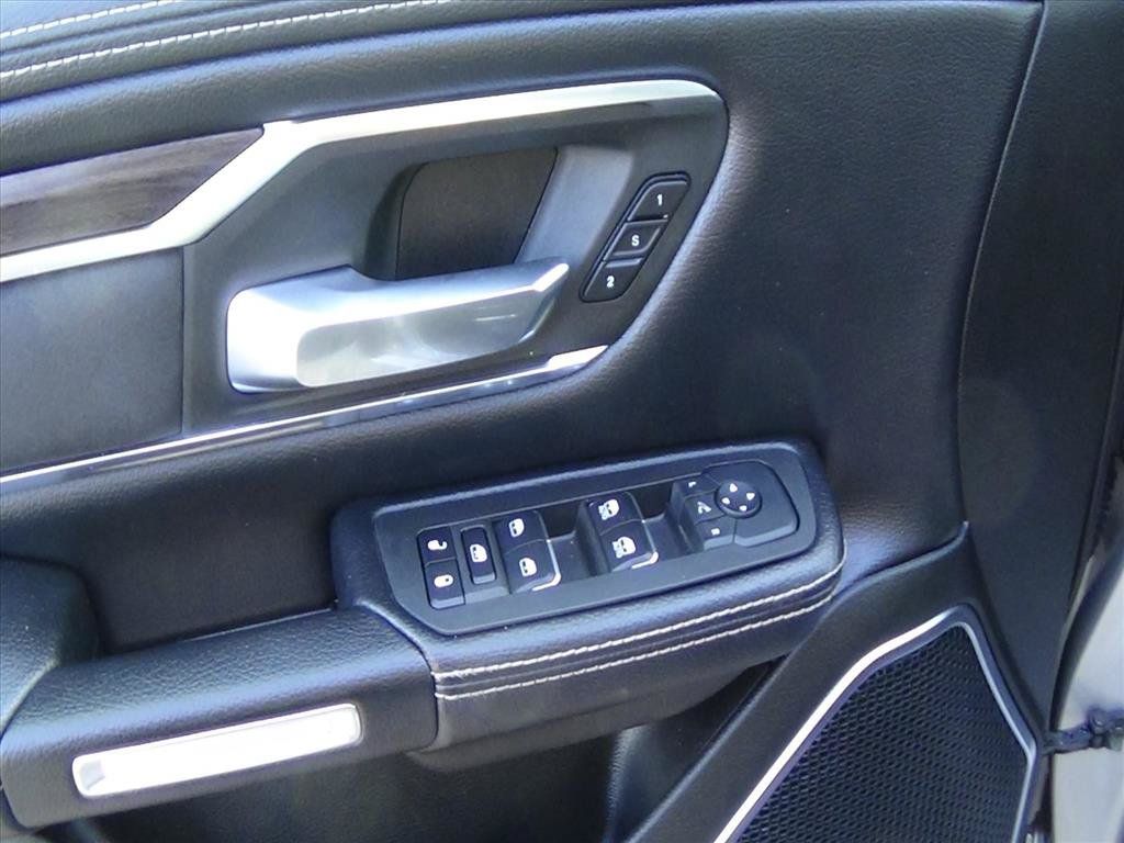 Used 2025 RAM 1500 Laramie AWD/4WD image 16