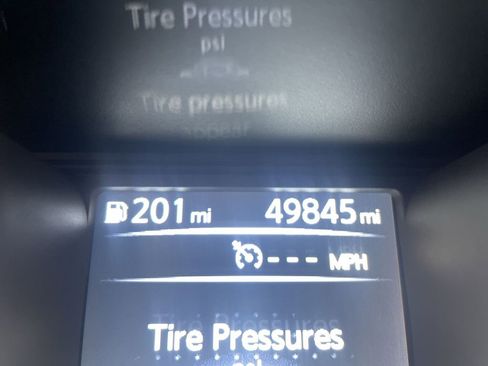 Used 2016 Nissan Titan SL image 6