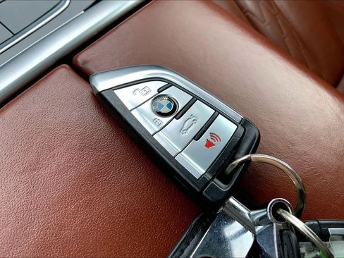 Used 2019 BMW X5 xDrive50i w/ M Sport Package image 12