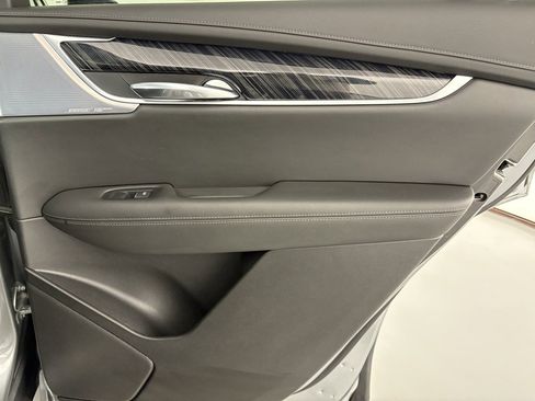 Used 2025 Cadillac XT6 Premium Luxury image 42