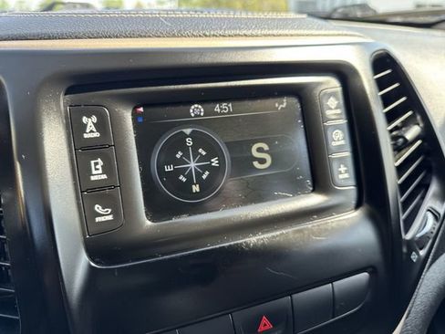 Used 2014 Jeep Cherokee Latitude w/ Cold Weather Group FWD image 14